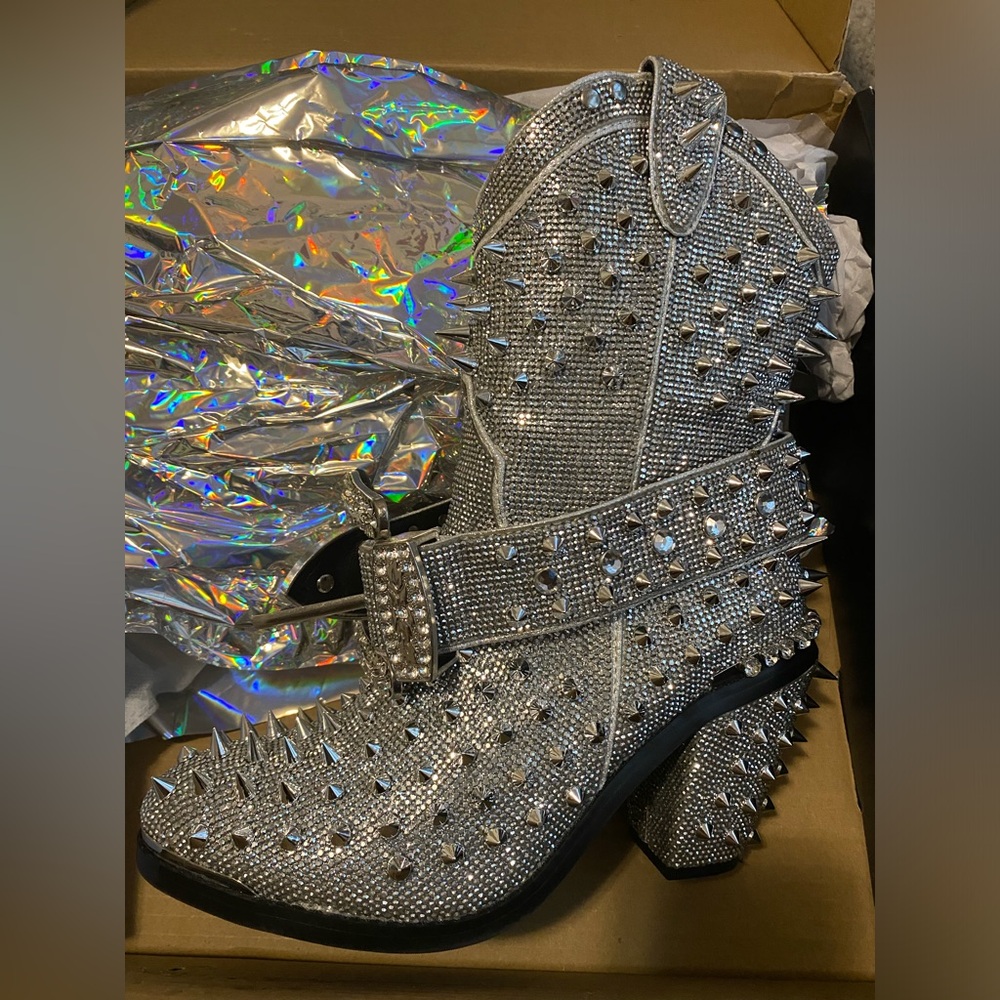 New Silver spikes cowgirl boots
